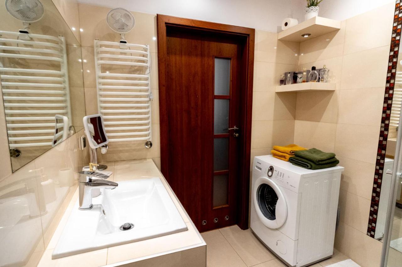 Torre Verona Apartment - 70M2, Terrace, Garage クラクフ エクステリア 写真
