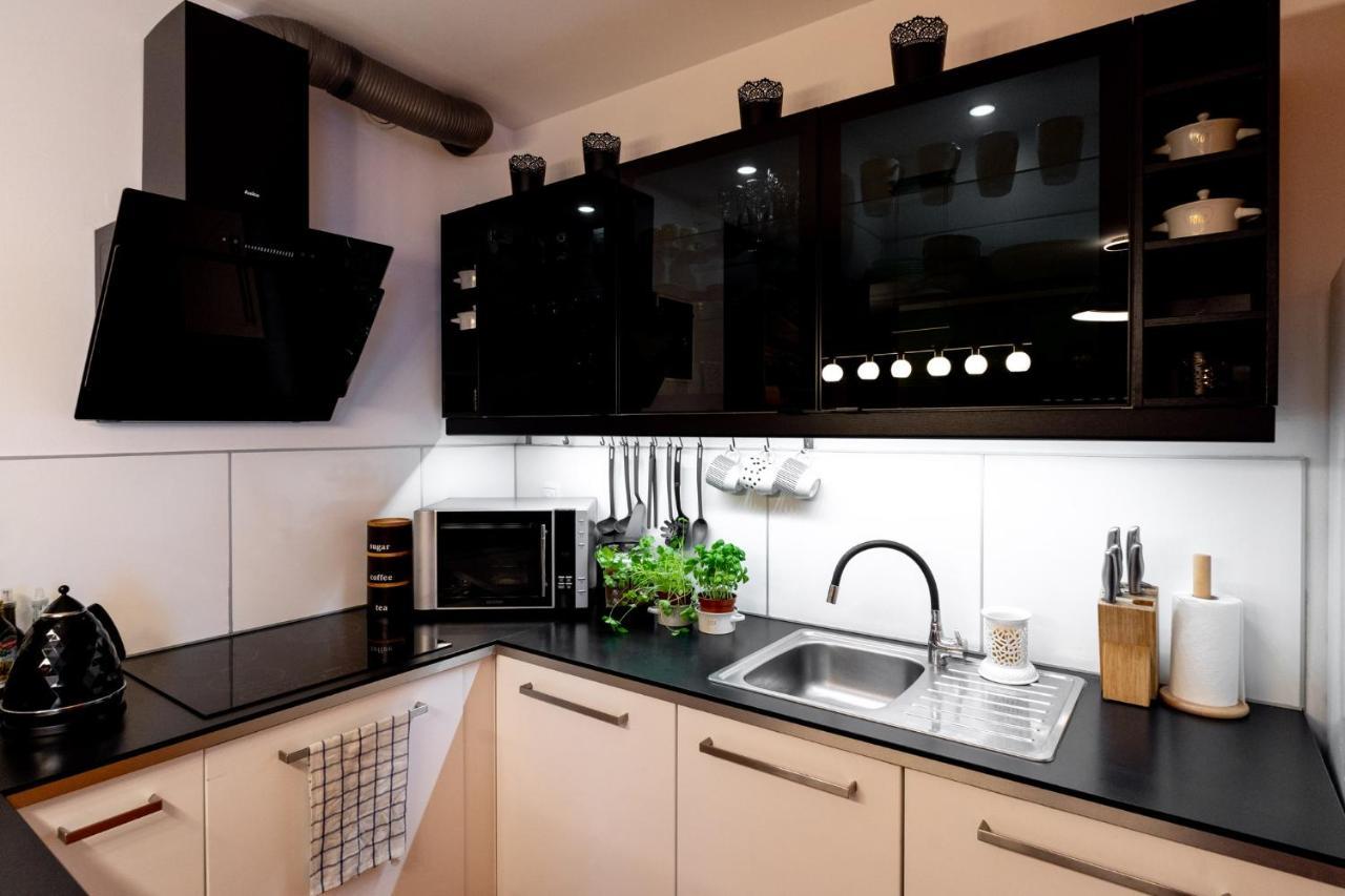 Torre Verona Apartment - 70M2, Terrace, Garage クラクフ エクステリア 写真